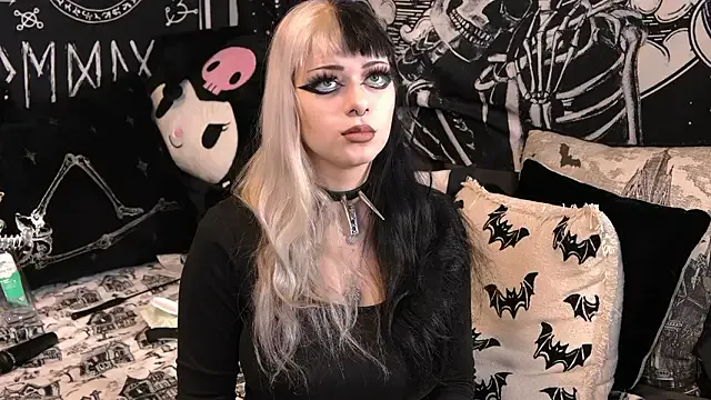 Offline Paige_Turner on StripChat