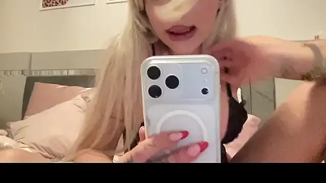 Offline petitebeauty on StripChat