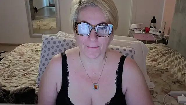 Offline Pumabionda on StripChat