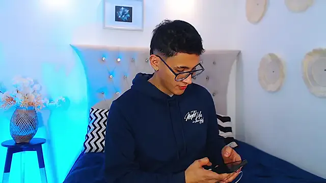 Offline SalvadorFit on StripChat