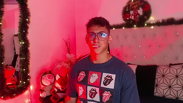 Offline SalvadorFit on StripChat