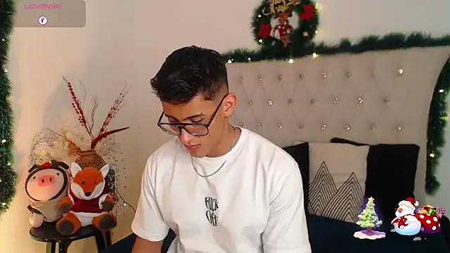 Offline SalvadorFit on StripChat