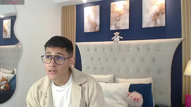 Offline SalvadorFit on StripChat