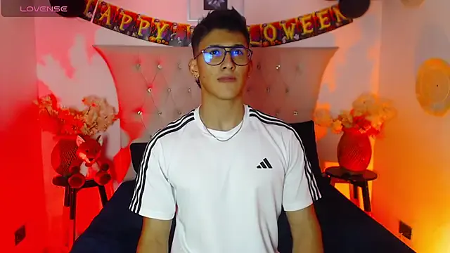 Offline SalvadorFit on StripChat