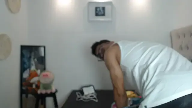 Offline SalvadorFit on StripChat