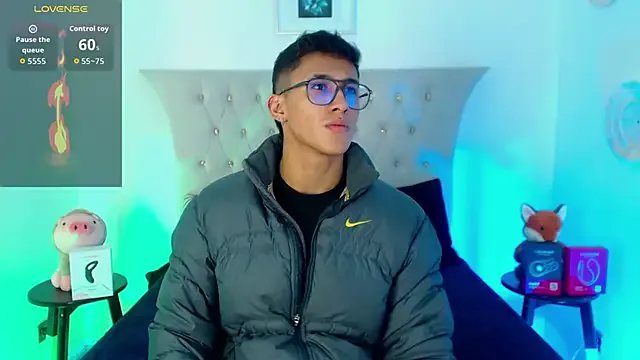 Offline SalvadorFit on StripChat