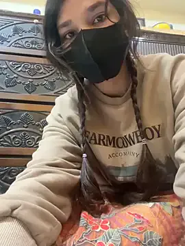 Offline Samira_Sen on StripChat