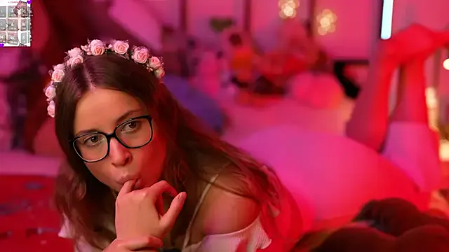 Freechat SweetyKitty18 on StripChat