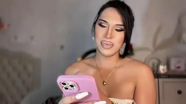 Ts_glamxxxx — NEED SOMEONE TO CUDDLE <3