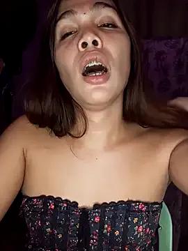 yolly_fox on StripChat 