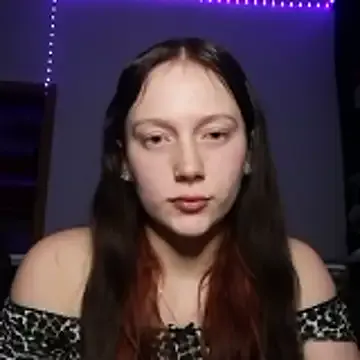 Offline YoungLisaa18 on StripChat