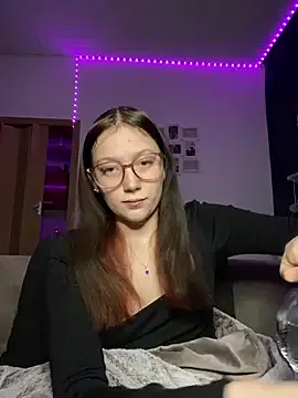 Offline YoungLisaa18 on StripChat