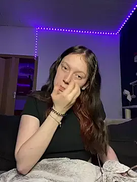 Offline YoungLisaa18 on StripChat