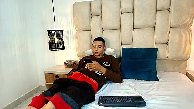 Offline Zoelucas on StripChat